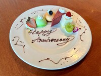 ■ オプション ■メッセージ入りデザートセット・・・ Happy Birthday ／ Happy Anniversary のいずれか | 1,000円