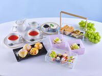 シャインマスカットと洋梨のアフタヌーンティ