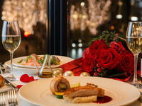記念日ディナー(乾杯酒＋ホールケーキ＋花束付き）