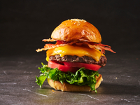 [To Go] Hilton Classic Cheeseburge