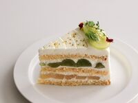 シャインマスカットと洋梨のショートケーキ