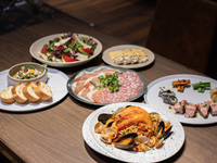 [Mondays and Wednesdays] Table charge 500 yen Music charge 1,100 yen