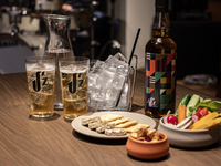 [Mondays and Wednesdays] Table charge 500 yen Music charge 1,100 yen