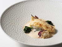 HIGASHIYAMA LUNCH　【カダイフを纏った鮮魚のポワレ　オマール海老のエキュームソース】+2ドリンク