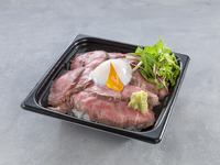 国産牛のローストビーフ丼