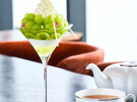 シャインマスカットのパフェとTWG teaのセット