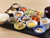 15-item traditional Japanese breakfast (with breakfast voucher). Guests without a breakfast voucher will be charged ¥3,980.