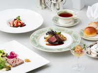 周末及节假日限定 — 全4道菜 定价套餐（Prix fixe）