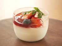 富山県おわら風の盆牛乳の苺のブランマンジェ