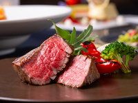 A 6-course meal featuring Ibaraki brand beef "Hitachi Beef Kirameki" tenderloin steak and Shimane Prefecture Matsunaga Farm sirloin steak as the main course with free flow including wine pairing