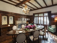 Exclusive for one couple | Private-room proposal plan — Christmas dinner + free-flow drinks + bouquet of 40 roses (with dedicated planner)