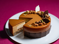 【TAKE OUT】キャラメルナッツのムースケーキ〔5号サイズ〕