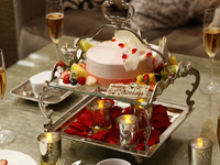 【オプション】豪華プレシャスアニバーサリーケーキ