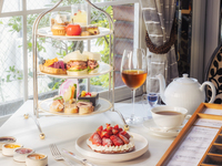 華やかな装いで楽しみたい“プレミアムアフタヌーンティセット”