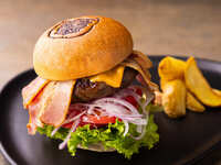 【Web予約限定】E.ハーバービューバーガー（スープ/サラダorパン/コーヒーor紅茶付き）