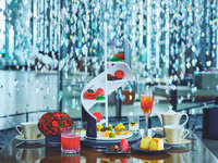 [Limited to 12/20-12/25] 13% OFF WEB / Conrad Osaka x Nicolai Bergmann Flowers & Design "Blooms & Bites" Christmas Strawberry Afternoon Tea with Welcome Cocktail