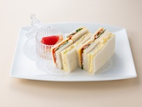 10/1～[Mixed sandwich + cake set with mini ice cream only available for reservations made between 11am and 1pm on weekdays]