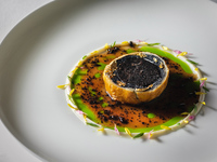 [A la carte] Black truffle feuillete Coronation of Reims (additional dish)