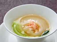 ◇【ランチコース用追加】ふかひれ姿煮入りスープに変更　＊11/1～12/31