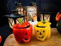 丸ごとパプリカ イカ墨リゾット詰め: 2個