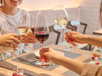 【事前予約限定13:30】3種ワイン フリードリンク＆13:30スタート限定サービス付き！クリスマスランチビュッフェ［100分］