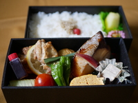 国産鶏炭火焼とぶり照焼弁当 2,380円