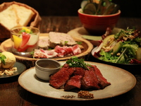 【メインはサーロインステーキ！】牧草牛 シェアコース＋2時間飲み放題