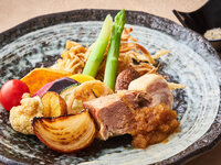 ◇（平日）★四季彩ランチ★11月のおすすめ【淡路島たまねぎの炭火焼きと天元豚のポークジンジャー】
