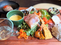Manaita Lunch (served on a wooden cutting board)