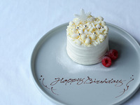 Limited to Dec 24–25: Whole cake for 2 people — 8 cm