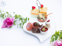 ＜平日ランチ＞[公式HP]＜ハート型ミニアフタヌーンティースタンド＞ランチコース 選べるメイン料理＆選べるデザート（ｽﾄﾘﾝｸﾞｽﾌﾟﾘﾌｨｯｸｽ）