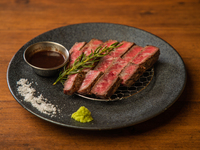 【国産牛グリルコース】国産牛もも肉グリルやポークラグーのトマト煮込み等 全8品 『2時間飲み放題付き』