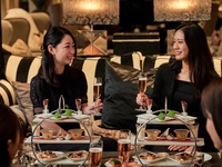 【忘年会】豪華絢爛ソファラウンジで楽しむクリスマス忘年会 150分シャンパン含むフリーフロー付