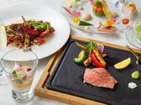 SIGNATURE DINNER with free-flow beverages