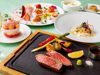 SIGNATURE DINNER with free-flow beverages