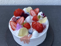 Seasonal decorated cake 15cm