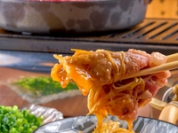 From October 10th - Limited time offer: [Yakiniku and Sukiyaki Course] "Sukiyaki of lean meat and Kamiya Shoten offal," "Crab and salmon roe yukke dog," "Selected fillet brioche cutlet sandwich," and three other carefully selected yakiniku dishes!