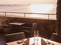 [Limited to 3 groups per day & official website] Anniversary lunch with guaranteed seaside window seating, toast and whole cake