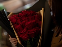 【チャペル貸し切り12本のバラの花束付きプロポーズプラン】シェフ厳選Wメインの全8品＋3ドリンク付き★上品な街 白金で記憶に残るプロポーズを