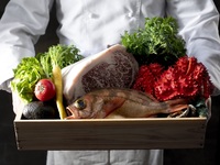 特撰 47都道府県を味わう月替わりディナー × 氷温熟成オリーブ牛フィレ