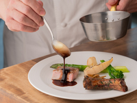 【公式サイト限定スペシャルオファー】＜平日＞メインが選べるディナーブッフェ