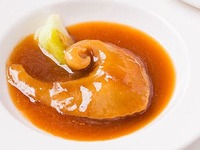 【尾びれの姿煮コース】ふかひれ姿煮や北京ダック等8品【個室選択可】＋３時間飲み放題♪