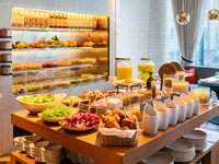 【Late Lunch on Saturdays & Sundays | Toast drink included | 10% OFF】30 kinds of fresh vegetables, chef’s original deli dishes, and freshly baked popovers
