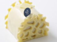 【TAKEOUT-PIERRE HERMÉ PARIS-Noël Pâtisserie 2025】 Bûche Carré Blanc (H5.5cm W6cm D5.5) ¥1,350