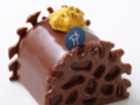 【TAKEOUT-PIERRE HERMÉ PARIS-Noël Pâtisserie 2025】 ビュッシュ モガドール(高さ5.5cm 幅6cm 奥行5.5cm) ¥1,350