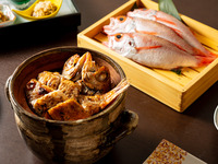 (December onwards) [Goyomatsu - Winter Delicacies] Perfect for important business meetings, with dishes such as blackthroat seaperch rice in a clay pot, puffer fish in a clay pot, and puffer fish sashimi.