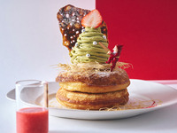 [Christmas Fair] Drink Set / Strawberry and Pistachio Christmas Tree Pancakes with Strawberry Sauce