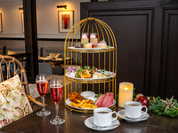 オフィシャルWeb限定最安値【クリスマスナイトアフタヌーンティー】キュートな3段スタンド＆アルコール飲み放題+滞在無制限