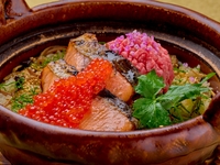 期間限定11月15日まで。【季節の食事とスペシャリテコース】飲み放題付き！季節限定「秋鮭と和牛の土鍋御飯」満足度満点の「厳選ヒレ肉のブリオッシュカツサンド」をご提供。