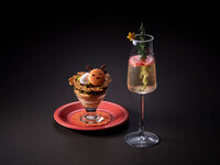 トナカイマカロンを添えたパリブレストパフェ & クリスマスカクテルのデザートセット（90分制）